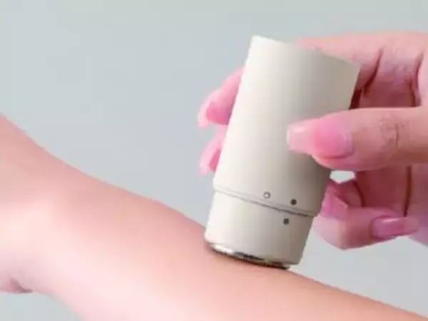 ニトリのフェイス&ボディシェーバー、肌に触れるとスイッチON