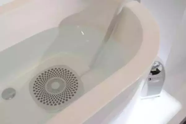 ReFa、泡で脂肪揺らす家電　お風呂浸かるだけのトレーニング