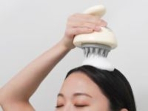 サンコー、シャンプーの泡が出る電動ブラシ