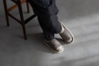 ±0プラマイゼロと「激落ちくん」コラボの床拭きスリッパとワイパー