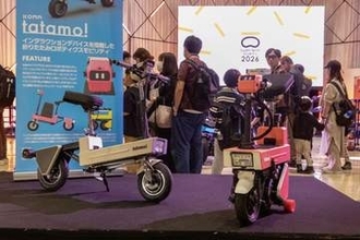 個性的な特定原付を見てきた。折りたたんでコインロッカー収納、ソーラー自動充電も