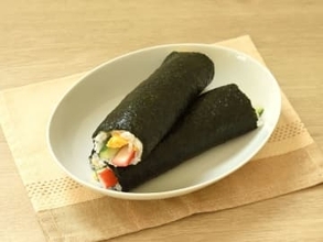 巻きす不要! ラップで作るサラダ太巻き