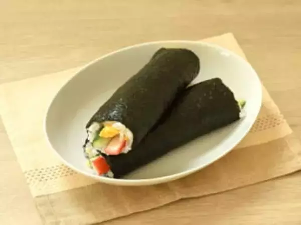 巻きす不要! ラップで作るサラダ太巻き