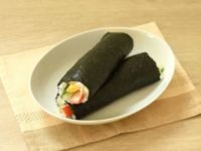 巻きす不要! ラップで作るサラダ太巻き