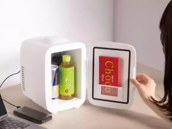 机に置ける保冷温庫、モバイルバッテリーで使える