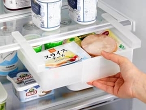 山崎実業の冷蔵庫ラック　横幅自在に調節できる