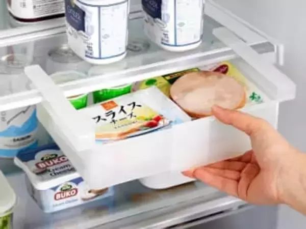 山崎実業の冷蔵庫ラック　横幅自在に調節できる