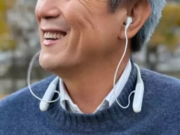 聞こえやすくする軟骨伝導式の首かけ集音器、cheero