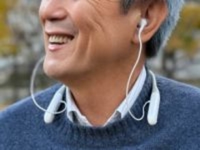 聞こえやすくする軟骨伝導式の首かけ集音器、cheero