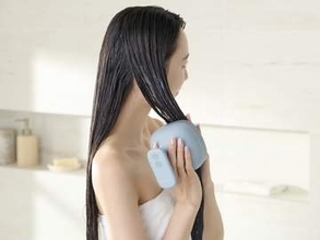 髪にトリートメント浸透させるヘッドスパ機器、アイリス