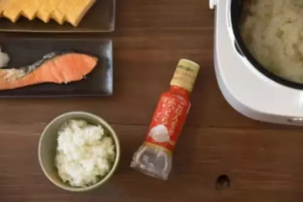 炊飯器に入れるだけでごはんおいしくなる調味料で米の高騰から身を守る【ミニレビュー】