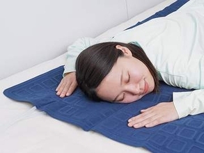 サンコー、ひんやり感続く快眠マット　USB給電で車中泊にも