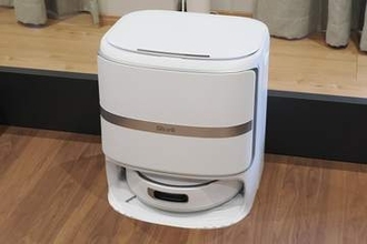 シャークのロボット掃除機登場　ワイドなローラーモップで水拭き