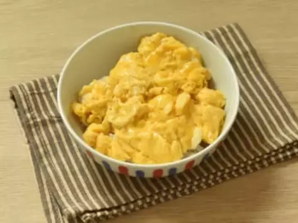 帰宅後すぐ作れるガーリック卵丼