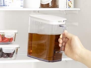 ニトリ、冷蔵庫に収まりやすいタテ置き冷水筒　3サイズで選べる