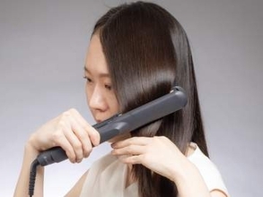 ニトリ、絹のような髪に仕上がるヘアアイロン
