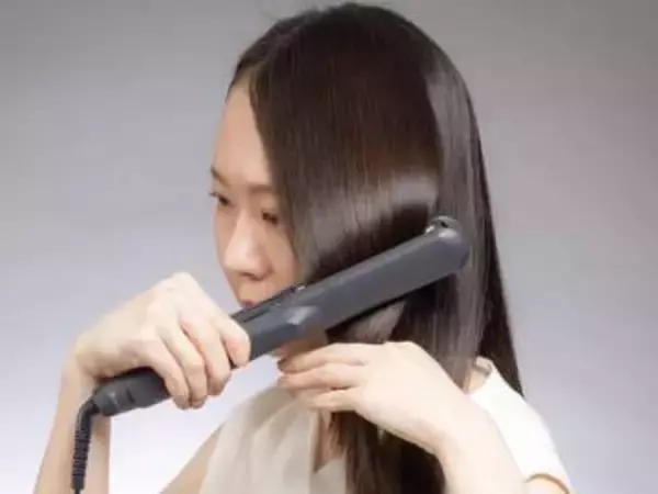 ニトリ、絹のような髪に仕上がるヘアアイロン