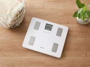 タニタ体組成計、計測結果を音声で知らせる