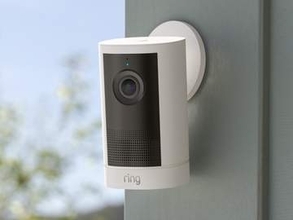 Amazon、配線工事不要の防犯カメラ　4K高画質