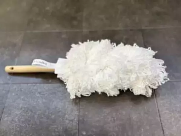 掃除ガチ勢モップ、なでるだけで繊維やホコリを一網打尽