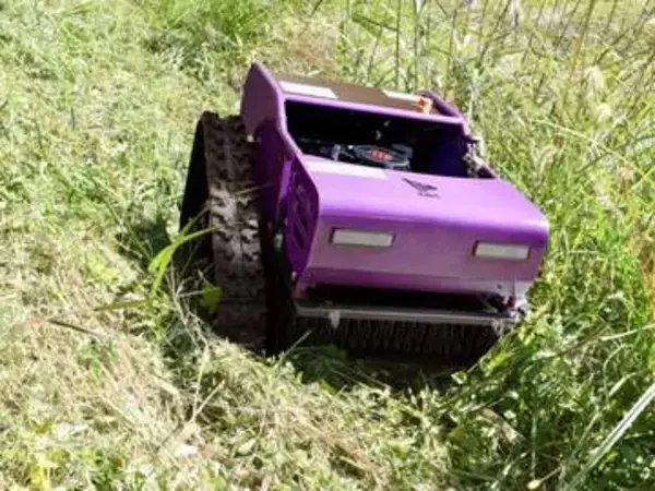 タフなラジコン草刈機　45度の急斜面でも使える