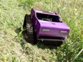 タフなラジコン草刈機　45度の急斜面でも使える