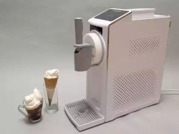 【家電レビュー】家でソフトクリーム作れる家電が楽しい! コーヒーフロートがお気に入り
