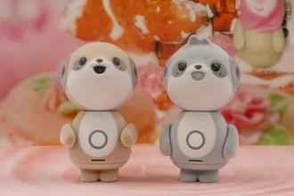 シャープ「ポケとも」新たなツンデレおれさまタイプ　AIロボ同士で会話も