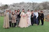 「桜色のドレスで人生に彩りを　仙台の広告業者が「一目千本桜」の枝使って染色、フォトウエディング販売」の画像1