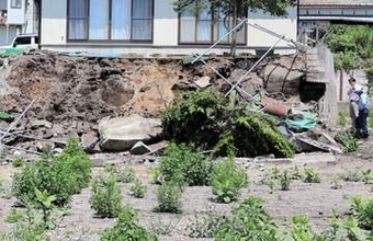 擁壁崩れ、空調ダクト落下　東北で被害相次ぐ＜青森で震度6強＞