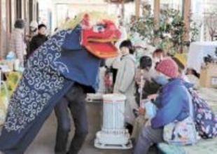 宮城・白石で、津軽三味線奏者八島さん華麗な獅子舞演じる　相棒の獅子は…＜みちのく＞