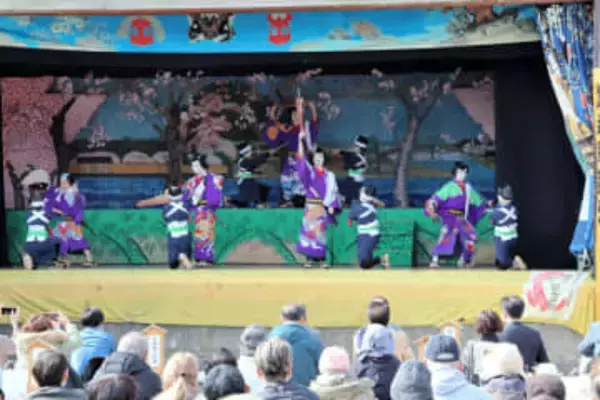 酒田で250年以上続く「黒森歌舞伎」上演