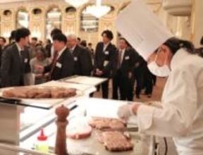 仙台牛の消費拡大へ結束　生産・流通・販売の関係者300人が「集い」