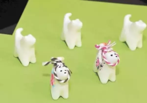 2月14日からの「犬っこまつり」前に、児童に細工プレゼント　秋田・湯沢市観光物産協会