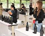 「日本酒300点を女性が審査　仙台で「美酒コンクール宮城大会」　利き酒師らが香りや味わいを評価」の画像1