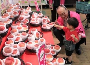 宮城・石巻で福島・桑折町長が特産のモモPR　「原発事故後に買い手のなくなったモモを受け入れてくれた」と感謝＜ほっとタイム＞