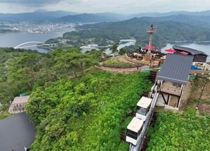 ガラス張り車両から360度の気仙沼大島の大パノラマ　亀山モノレール内覧会