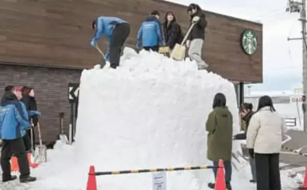 スタバにかまくら出現＜みちのく＞