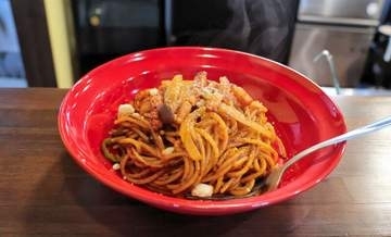 火災乗り越え「焼きナポ」復活　仙台のオンジーキッチンがファンの支援で再始動