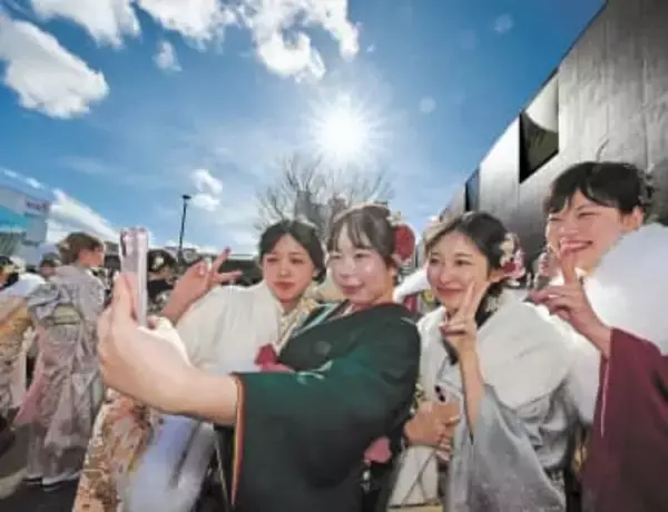 青空も背景に主役は私たち　仙台ではたちの集い