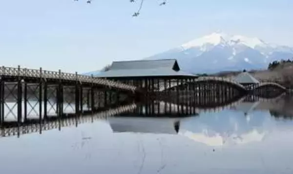 岩木山望む「鶴の舞橋」　改修終えてお披露目　床板をスギ材にし、耐震性も高める　青森・鶴田