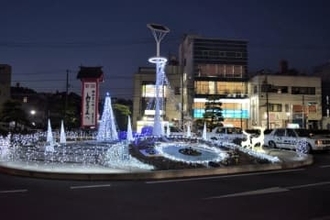 LEDイルミ点灯、駅前の花時計に彩り　宮城・塩釜のJR本塩釜駅前　市内では新酒まつり開催中