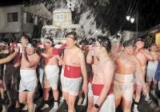 冷水まとえば春間近　宮城・栗原の冬の風物詩「裸たるみこし」