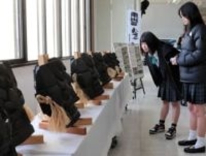 宮城・古川工高生が制作の釜神様が、JR古川駅で出迎え