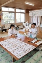 平穏願い正月飾りの切り紙細工「キリコ」作り　宮城・南三陸の上山八幡宮で作業大詰め