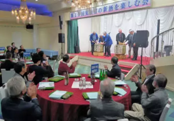 搾りたての味わい満喫　宮城・気仙沼で新酒を楽しむ会