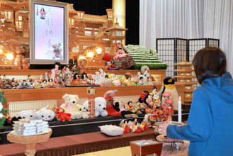 宮城・岩沼の葬儀社で人形供養祭　思い出詰まった人形・ぬいぐるみに、感謝込めてお別れ