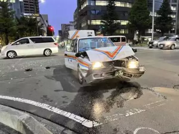 週末の大通りで車同士の事故　仙台・東二番丁通