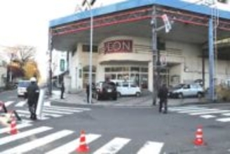 秋田・イオン能代店に熊侵入　県職員が麻酔銃で眠らせ駆除　けが人なし