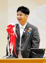 「俳優になり夢かなった」　宮城・多賀城出身の俳優千葉雄大さんが、母校の城南小創立50周年式典で講話